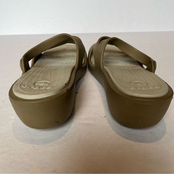 Women's Crocs Tan Slip On Wedge Sandals Size 10 - Picture 5 of 9